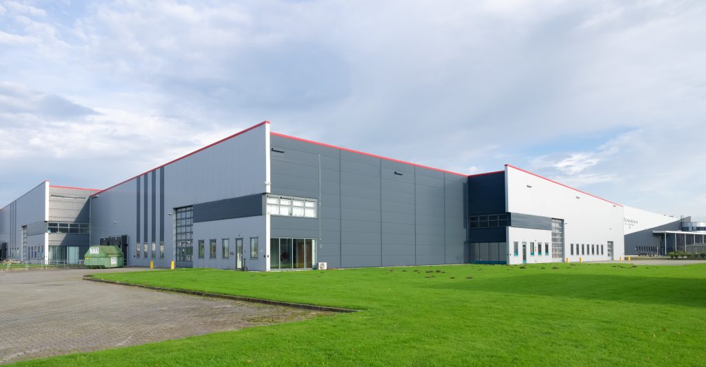fulfillment center vs warehouse