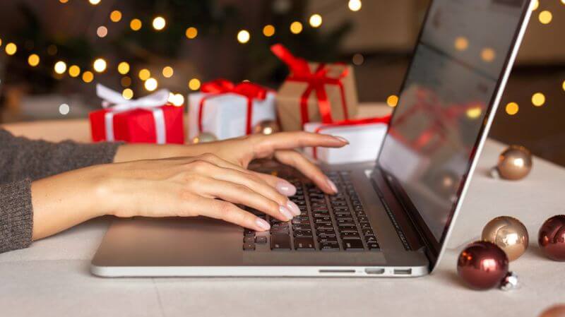 15 Effective Holiday Shopping Ideas to Boost Your eCommerce Sales