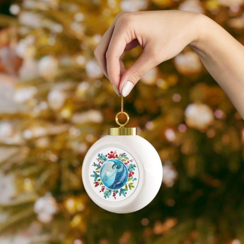 A Few Supplies Is All It Takes to Make This Classic Xmas Ornament