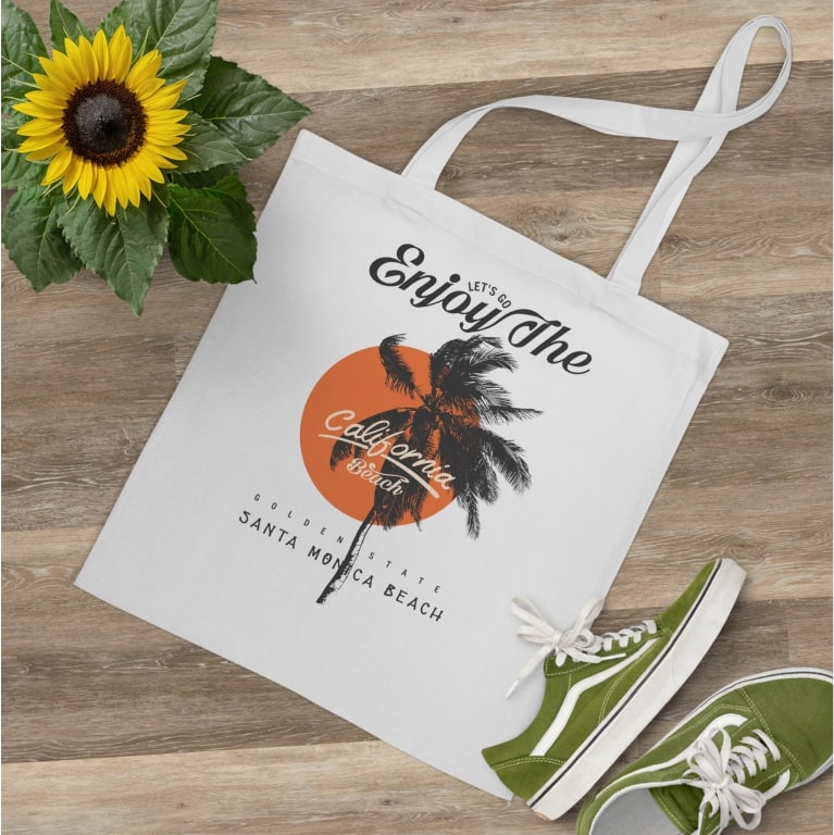 Tote bag with a print of a palm tree and the text: “Let’s go enjoy the California Beach.”