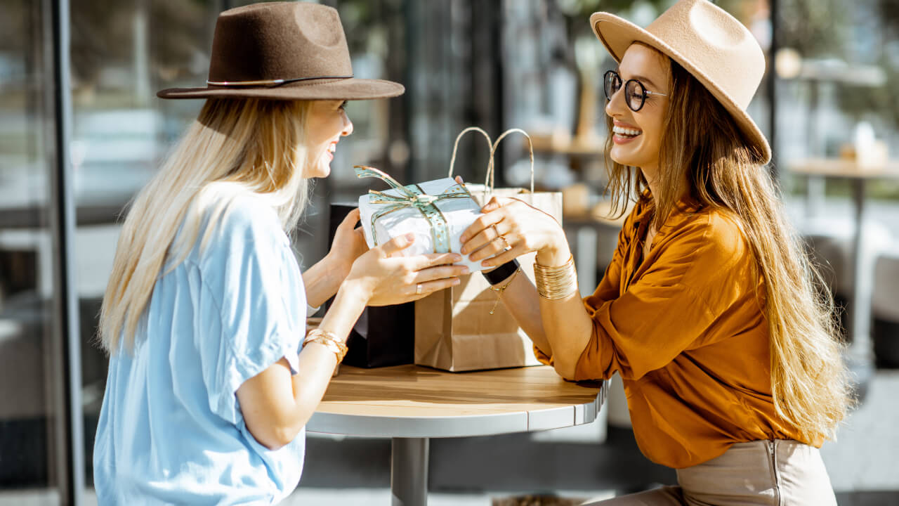 Sisters Make the Best Friends Personalized Soy Candle 