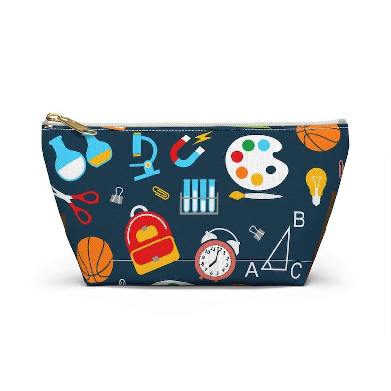 An accessory pouch with a custom design – a pattern consisting of school essentials.