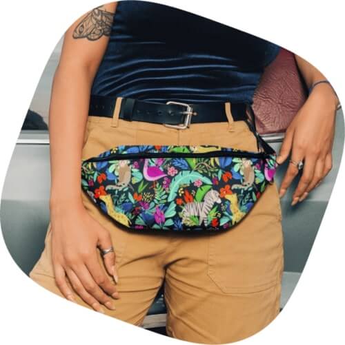 6 Reasons Why Fanny Packs Are the Best Bags Ever 52