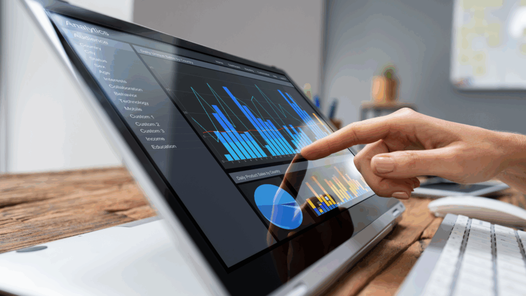Analyze the market How to start a dropshipping business A person pointing at a graph on a screen and analyzing information.