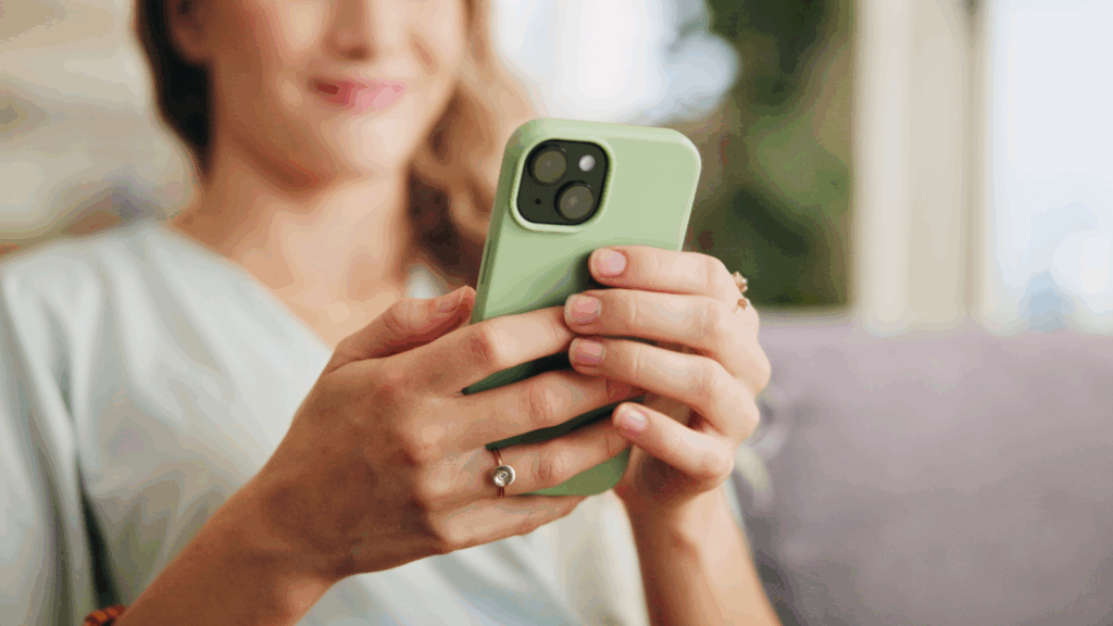Follow market trends How to start a dropshipping business A woman holding a mobile phone in a green phone case in her hands.