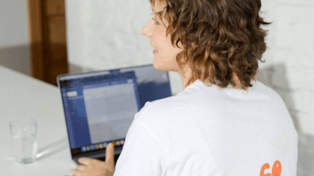 Do you need money to start dropshipping A young woman is using a laptop to learn how to start dropshipping for free.