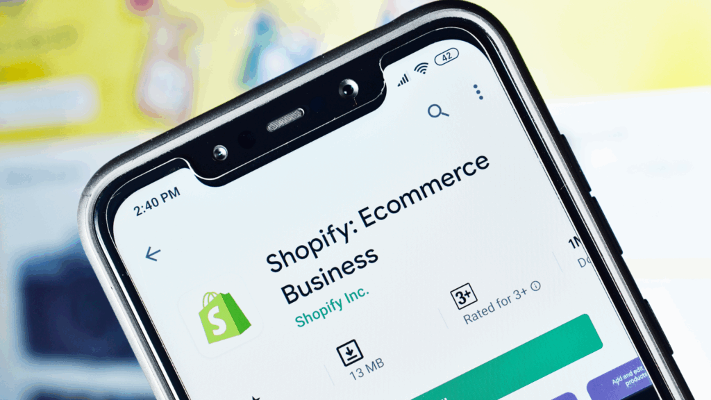 Free vs paid Shopify apps Best Shopify apps Shopify logo with a shopping cart, representing eCommerce solutions for online businesses.