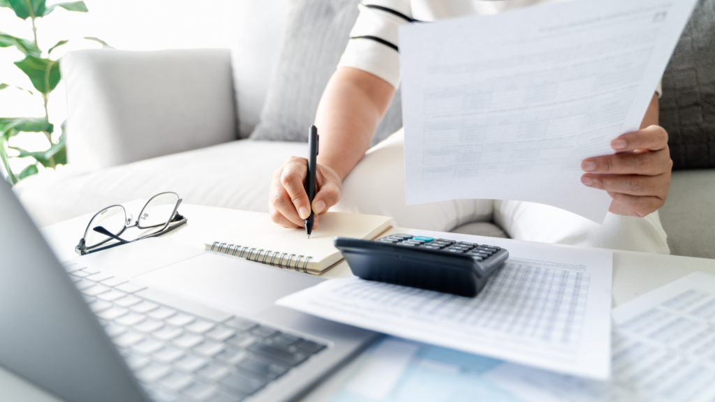 Infographic illustrating steps to obtain a home equity loan, including eligibility, application, and approval processes.